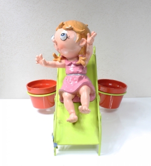KIZ BEBEK FİGÜRLÜ ÇİÇEKLİK